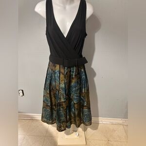 Evan Picone V-Neck sleeveless dress size 14 ￼